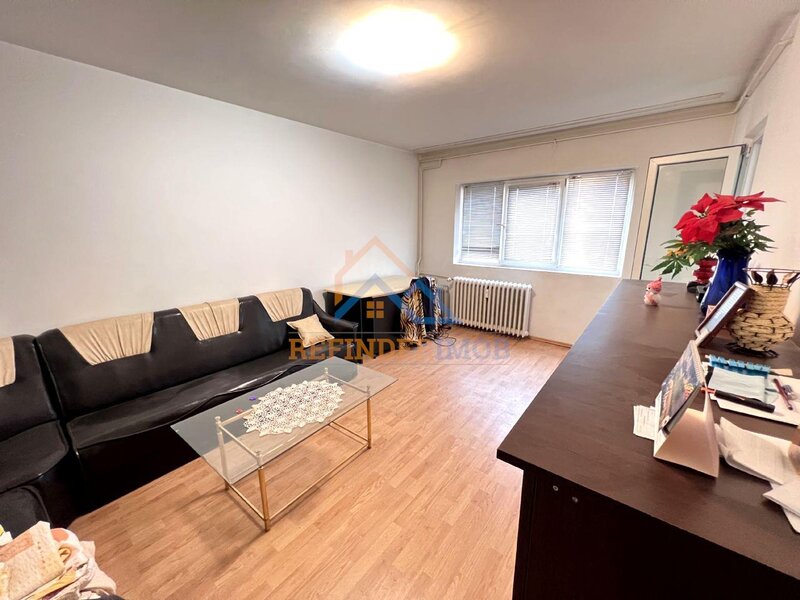 Rahova - Salaj Petrom Vanzare apartament 2 camere spatios