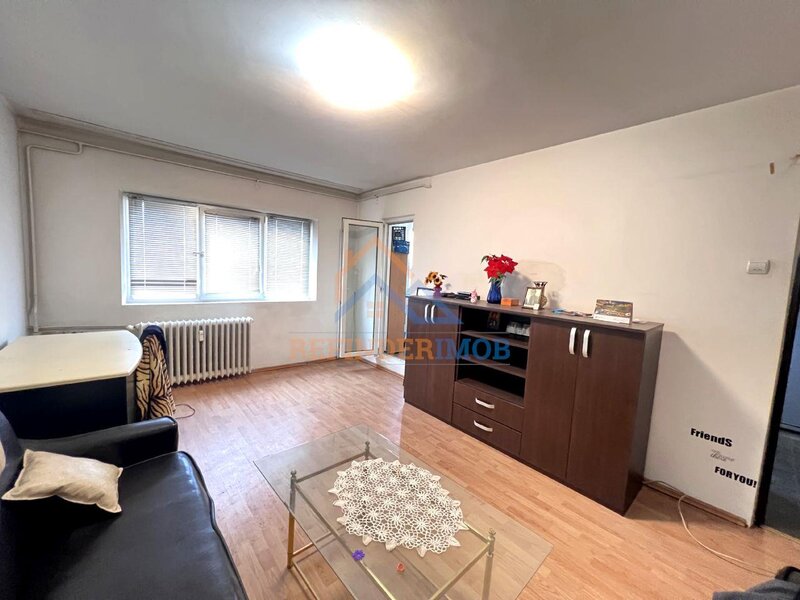 Rahova - Salaj Petrom Vanzare apartament 2 camere spatios