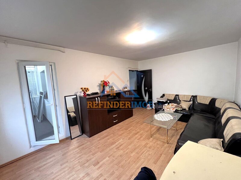 Rahova - Salaj Petrom Vanzare apartament 2 camere spatios