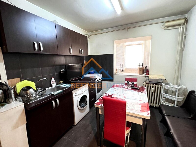 Rahova - Salaj Petrom Vanzare apartament 2 camere spatios