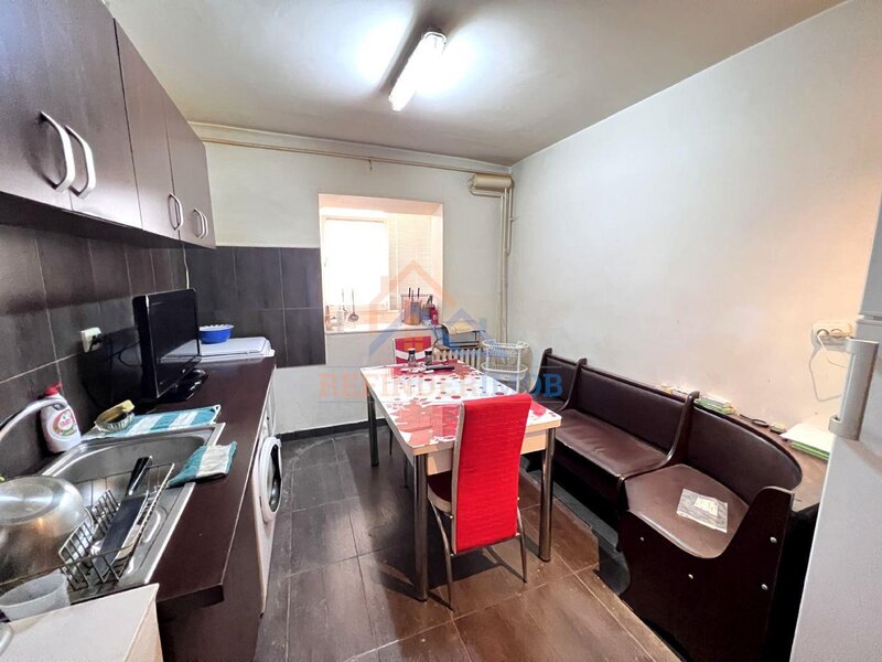 Rahova - Salaj Petrom Vanzare apartament 2 camere spatios